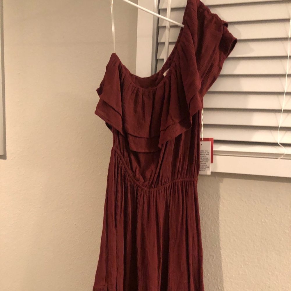 Me shoulder maroon dress